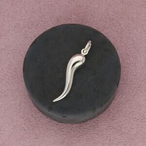 sterling silver vintage italian horn of good luck pendant